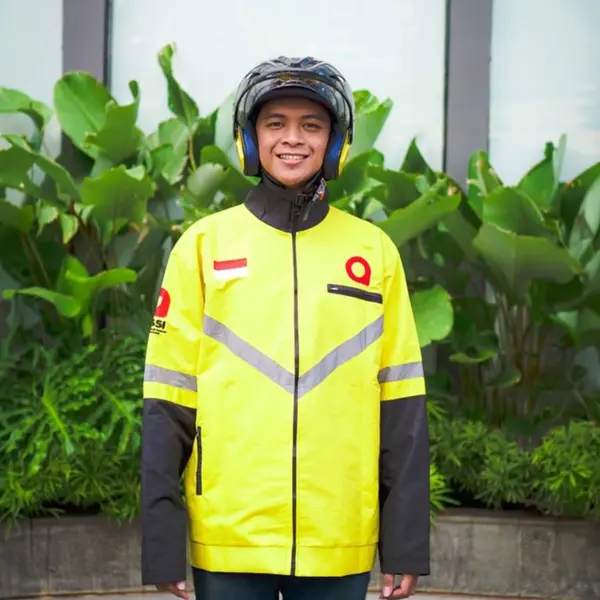 MAXIM - Helm dan jaket